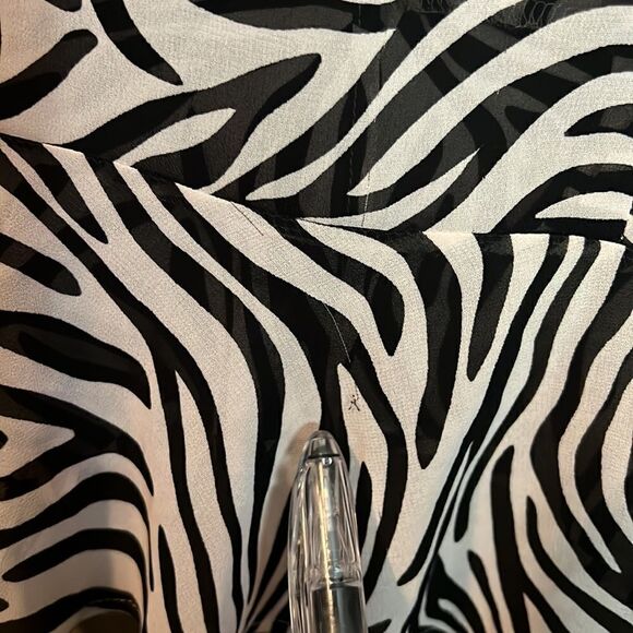 Victoria’s Secret zebra patterned blouse - Picture 9 of 11
